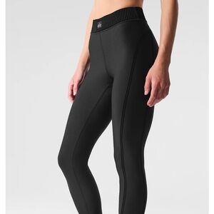 ALO Yoga Airlift High-Waist 7/8 Line Up Legging